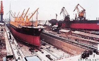 航母在陆地建造还是海上建造