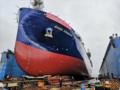 全球最大LNG运输加注船在南通下水 由中集太平洋海工建造